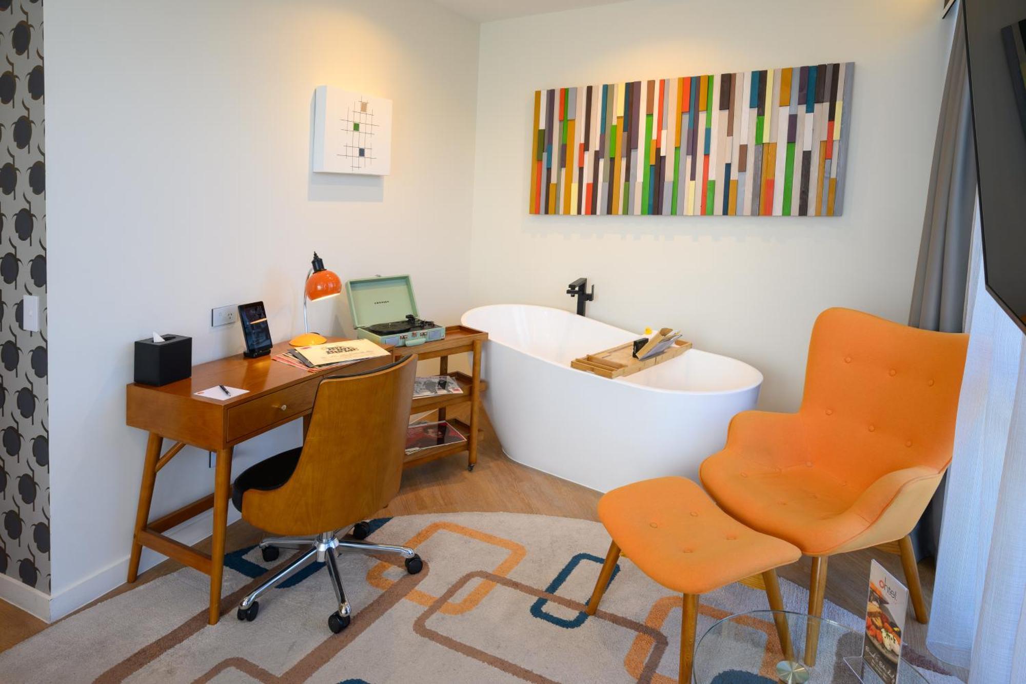 Hotel Ohtel Auckland Zewnętrze zdjęcie A freestanding bathtub in a modern bathroom