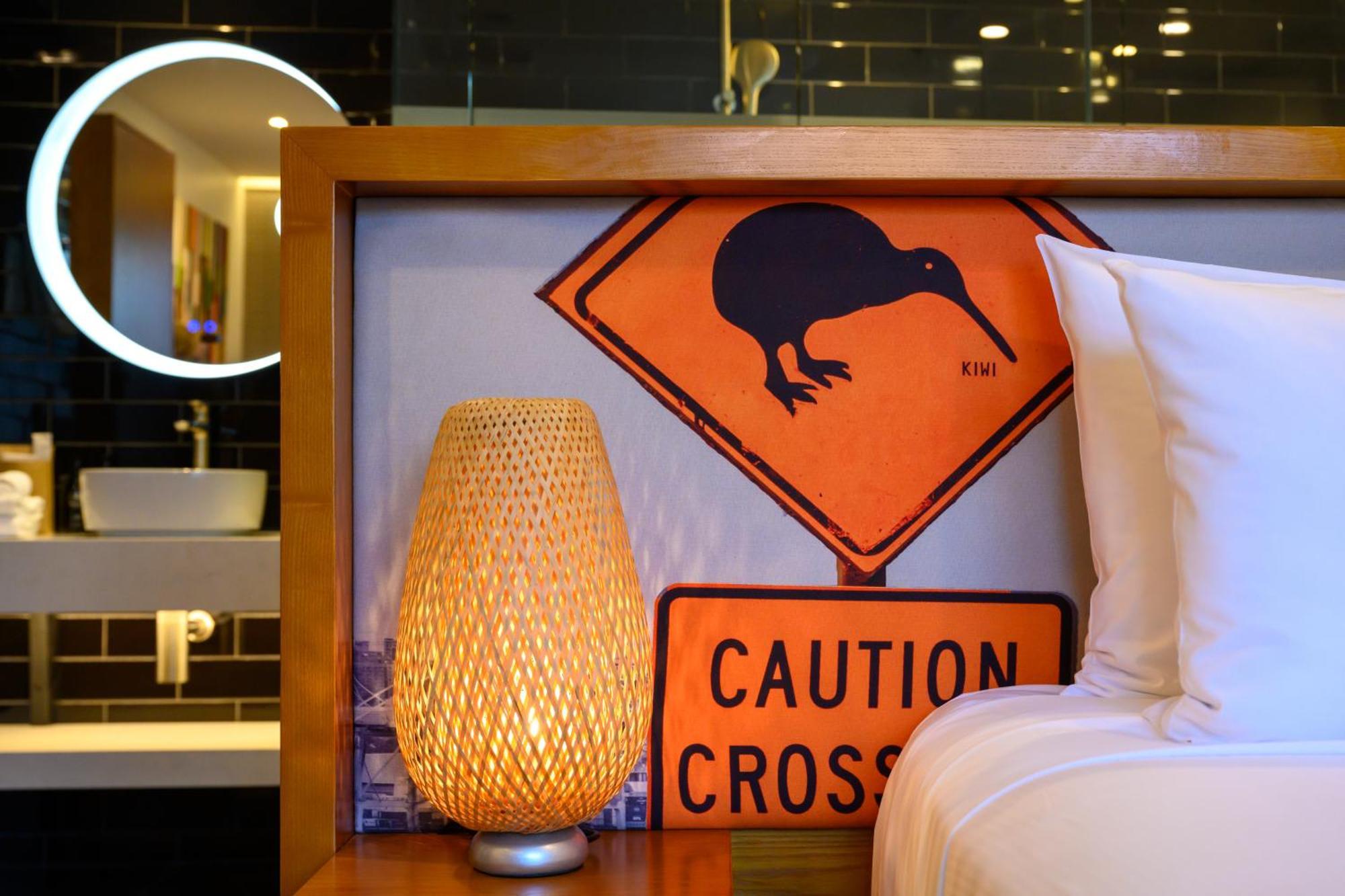 Hotel Ohtel Auckland Zewnętrze zdjęcie A warning sign for kiwis