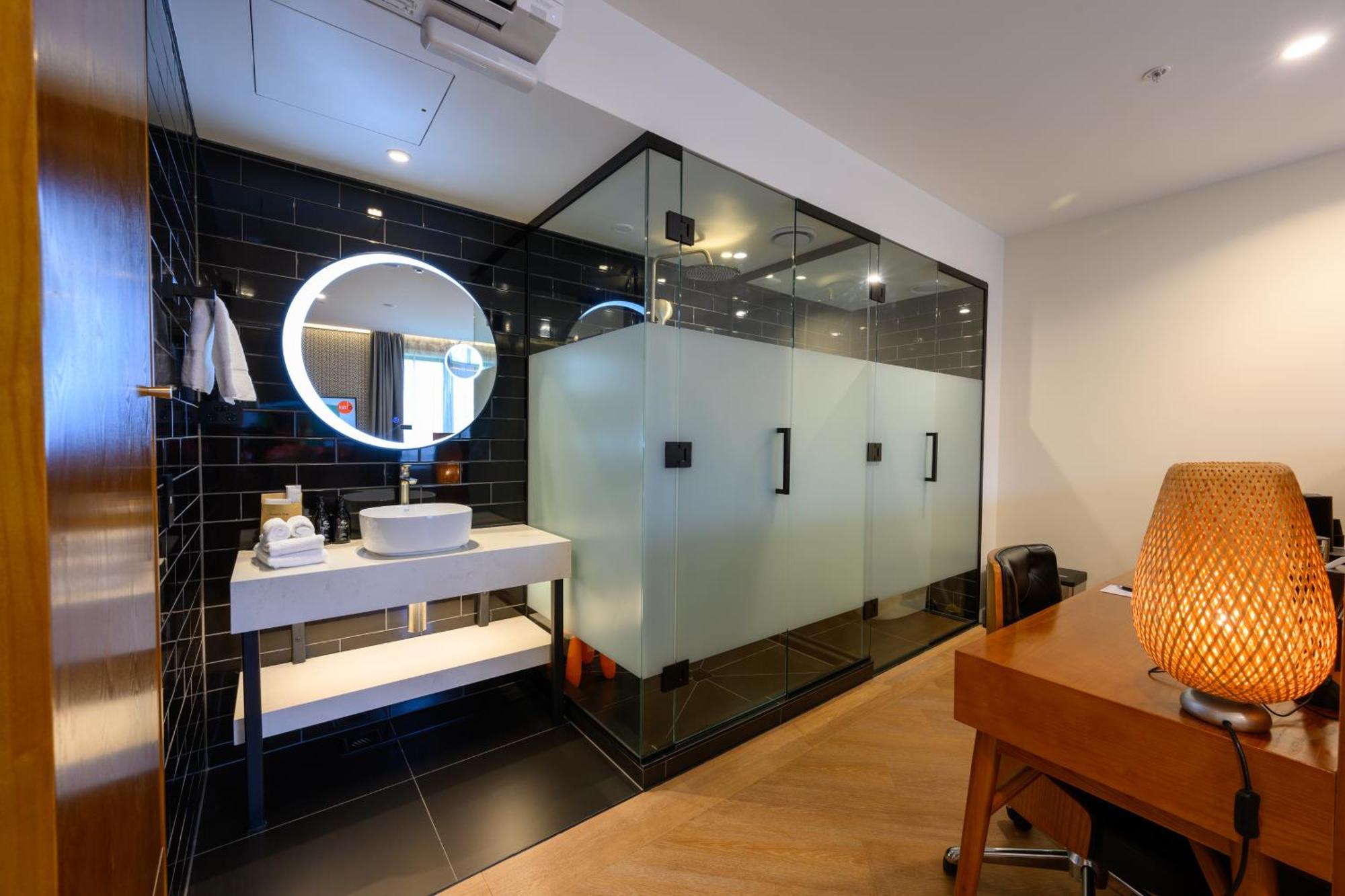 Hotel Ohtel Auckland Pokój zdjęcie A bathroom in a hotel